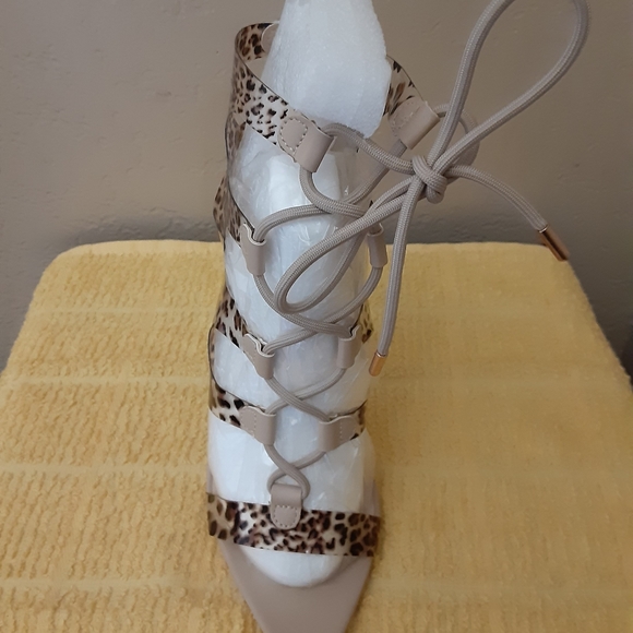 Women shoes - Picture 2 of 2